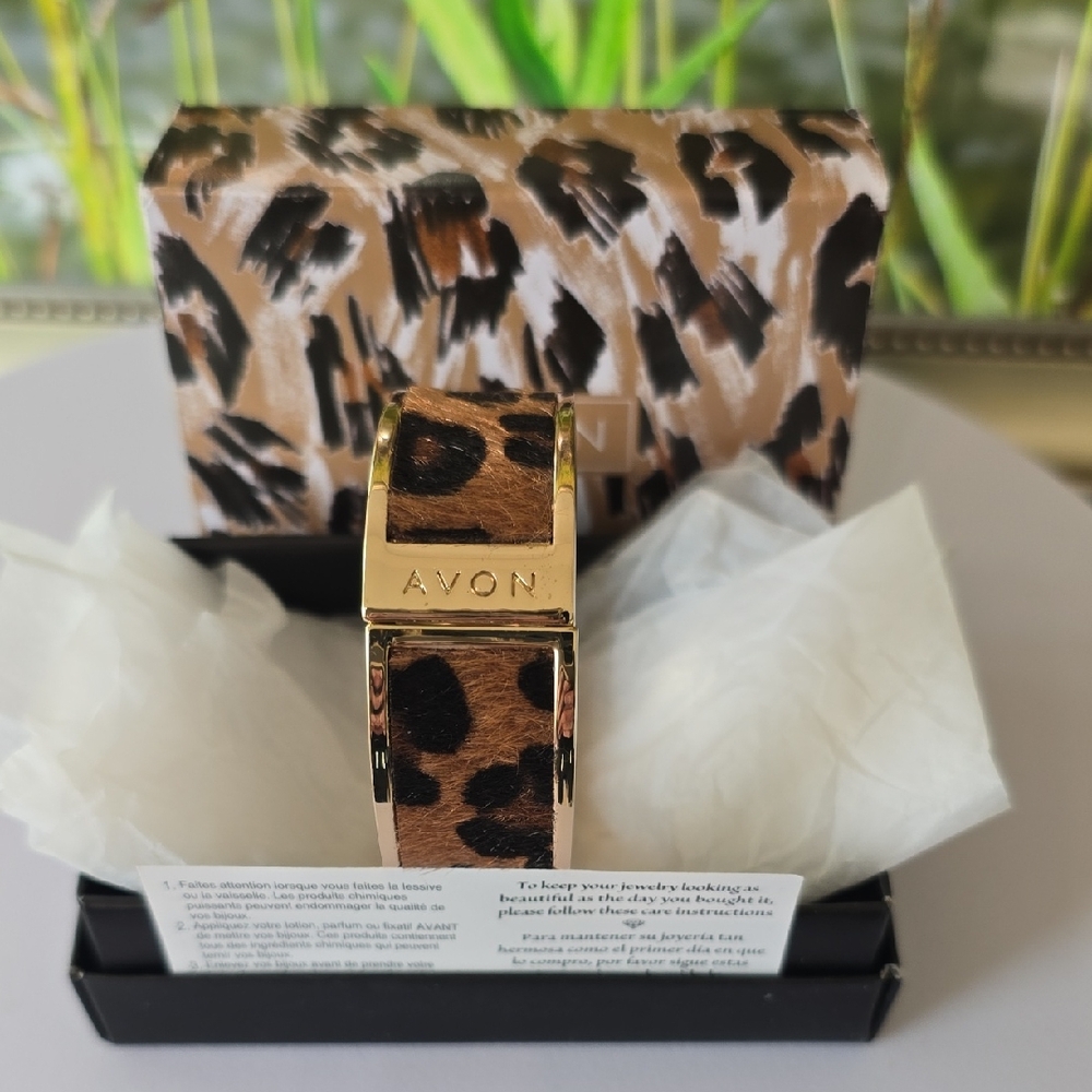 Avon Leopard Faux Fur Gold Tone Hinged Bangle Bracelet NIB - Picture 3 of 8
